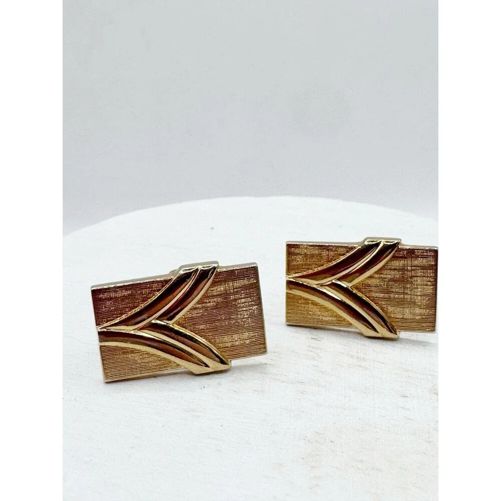 Vintage Swank Gold Tone Cufflinks Chevron Arrow Geometric Rectangle Design
